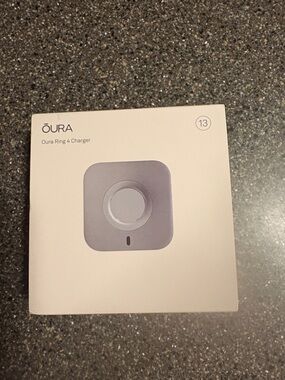 Oura Ring 4 Charger - Light Gray